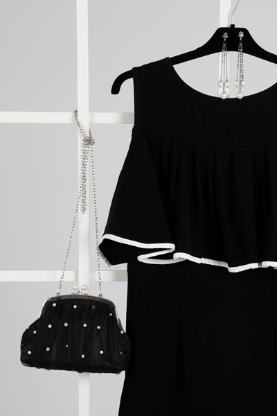vestido-otoño-negro-blanco-perlas-mujer